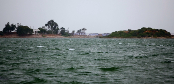 キ-ンジャル湖 (KENJHAR LAKE)